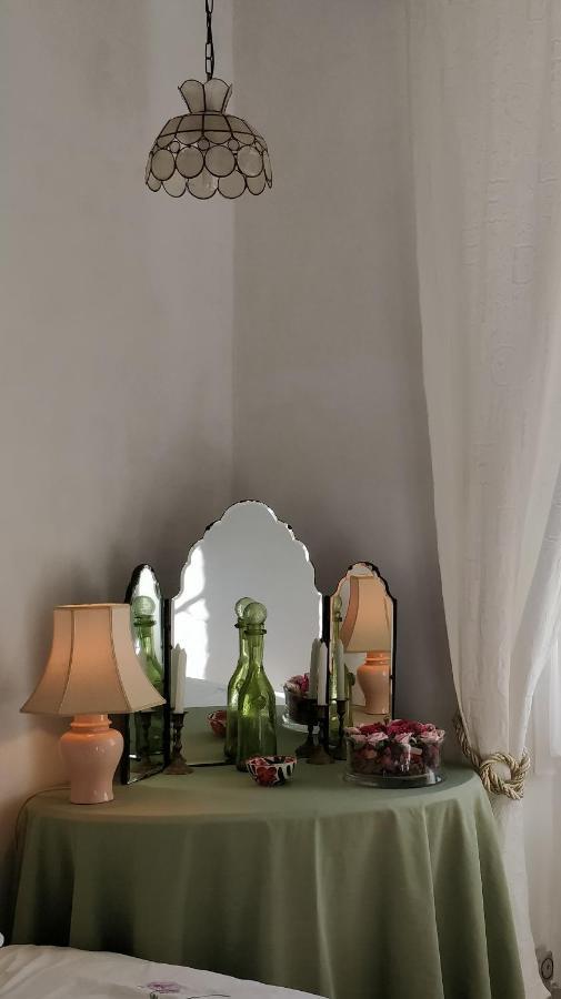 Les Glycines Bed & Breakfast 埃梅 外观 照片